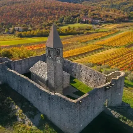 Дом отдыха Luxurious Chateau Asa In