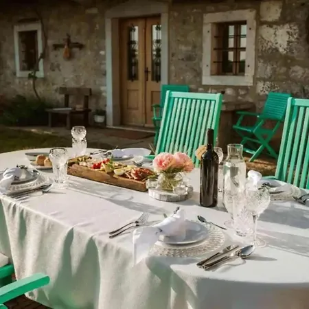 Дом отдыха Luxurious Chateau Asa In